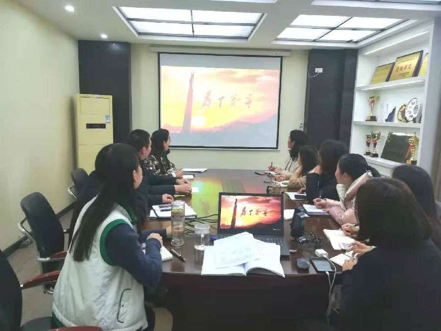 国教院观看《为了和平》.jpg