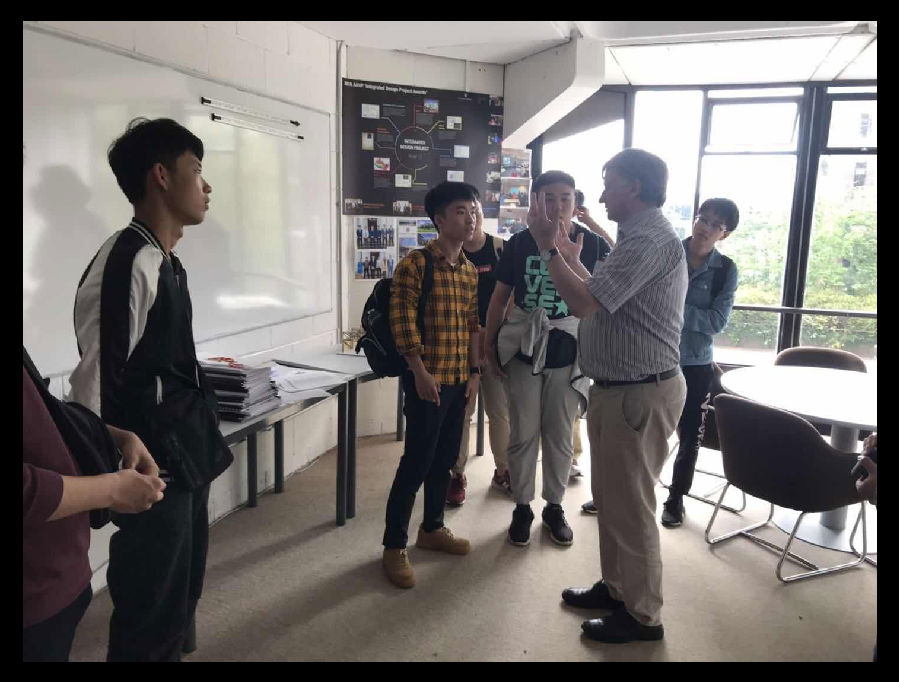 土木学院Tom教授带领大家参观3.png