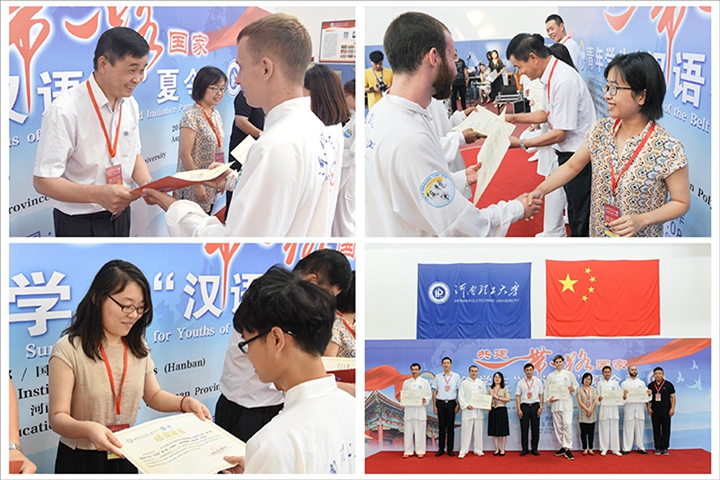 与会领导为营员颁发结业证书.jpg